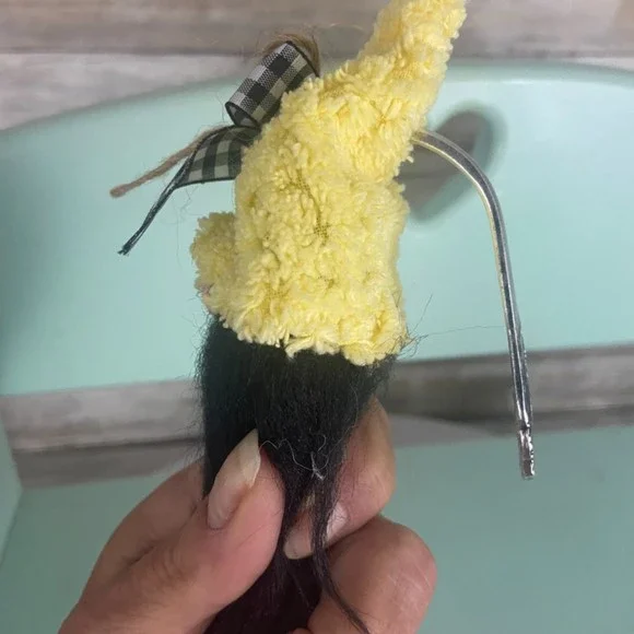 ❌SOLD❌ Vintage Yellow Chenille Silver Plated Spoon Gnome Ornament Faux Fur Black - Picture 4 of 11